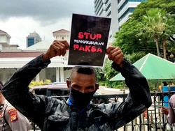Pakai Pergub Ahok untuk Menggusur, Anies Diprotes Warga