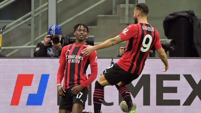 AC Milan akan melawan Inter Milan dalam Derbi Milan di semifinal Coppa Italia usai menang telak 4-0 atas Lazio, Kamis (10/2) dini hari WIB.