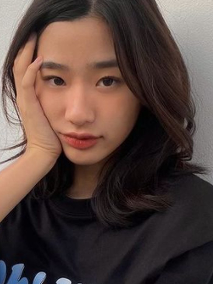 Psst, ternyata aktris cantik Tu merupakan seorang K-Popers, lho! Diketahui jika grup K-Pop favoritnya yaitu EXO, NCT, Red Velvet, ITZY, Weki Meki, dan TWICE./ foto: instagram.com/tontawan