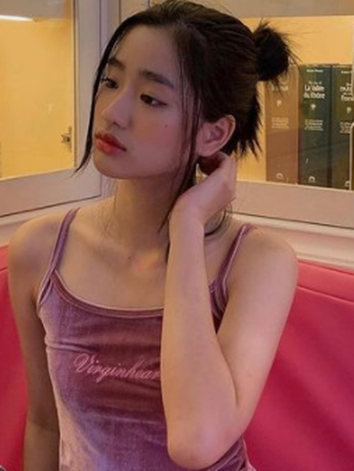 Tontawan Tantivejakul, lahir pada tanggal 7 November 2000. Gadis berzodiak scorpio ini lebih akrab disapa dengan panggilan Tu, atau Tontawan./ foto: instagram.com/tontawan