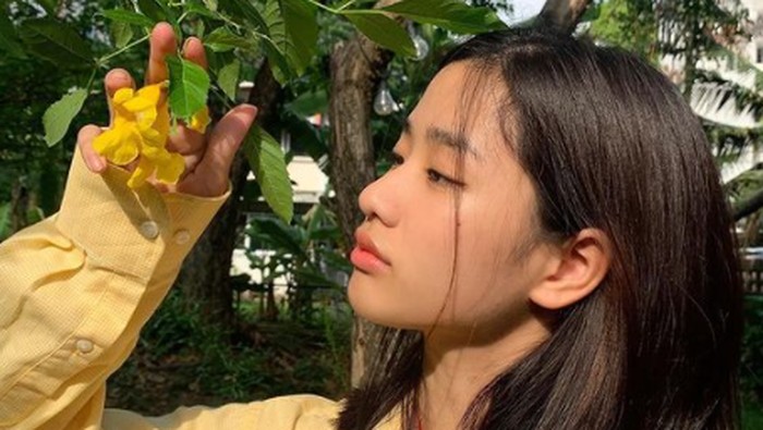 Tu mendadak jadi idola baru berkat perannya sebagai Gorya di serial F4 Thailand. Banyak penonton memuji kemampuan aktingnya yang natural. For your information, serial ini menjadi debut Tu sebagai aktris!/ foto: instagram.com/tontawan