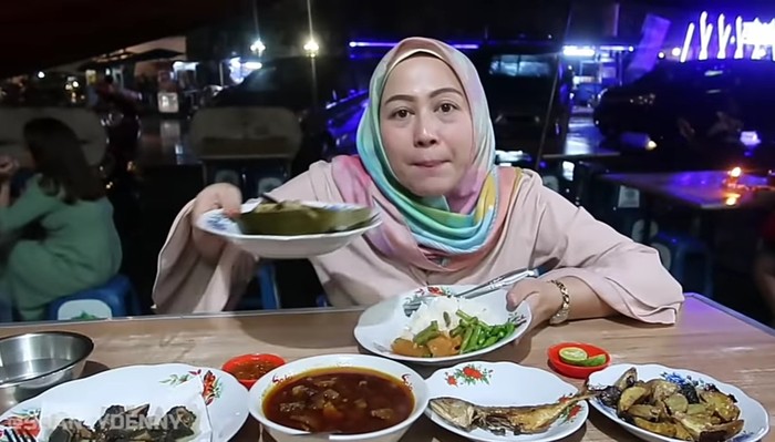 Raos Pisan! Ini 5 Warung Sunda Favorit Shanty Denny