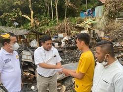 Andre Rosiade Bantu Korban Kebakaran di Sungai Batang Agam
