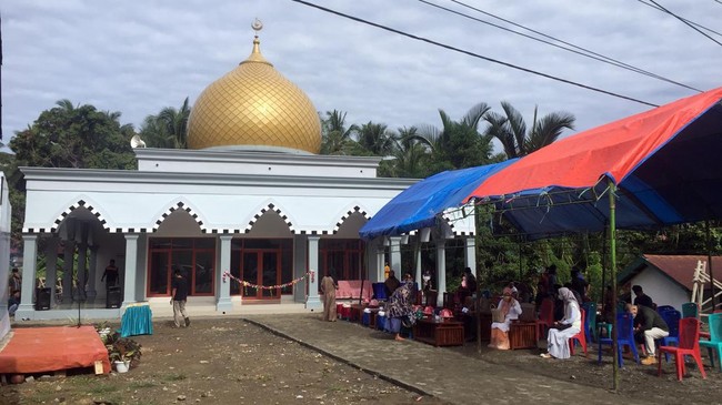 CT ARSA Foundation menggelar serah terima masjid di Kabupaten Mamuju Sulawesi Barat.