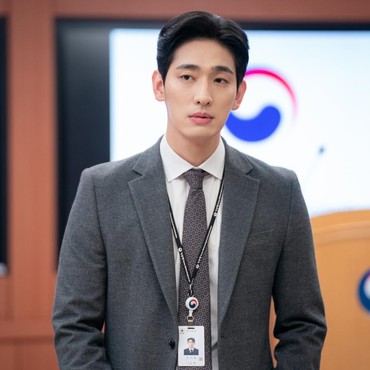 Aktor Yoon Park Umumkan Pernikahan, Agensi Ungkap Tanggalnya