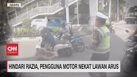 VIDEO: Hindari Razia, Pengguna Motor Nekat Lawan Arus