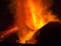 Mitos-mitos Gunung Meletus, Jin Penunggu Marah hingga Azab