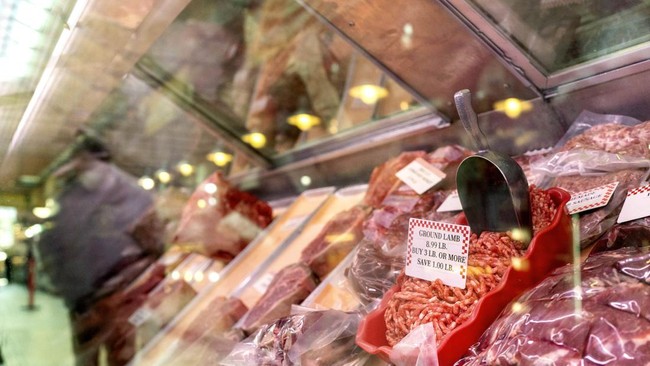 Harga daging sapi meroket dari Rp120 ribu per kg menjadi Rp150 ribu per kg pada Kamis (24/2).