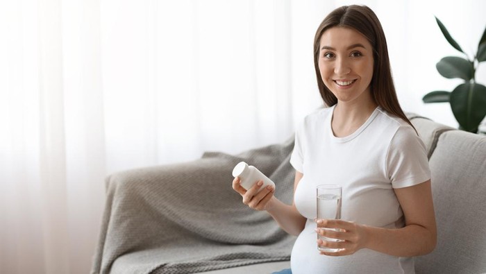 Ibu hamil minum obat