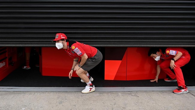 MGPA) sebagai promotor MotoGP Indonesia mendapat kritik dari netizen setelah tes MotoGP Mandalika sempat berhenti akibat trek yang kotor.