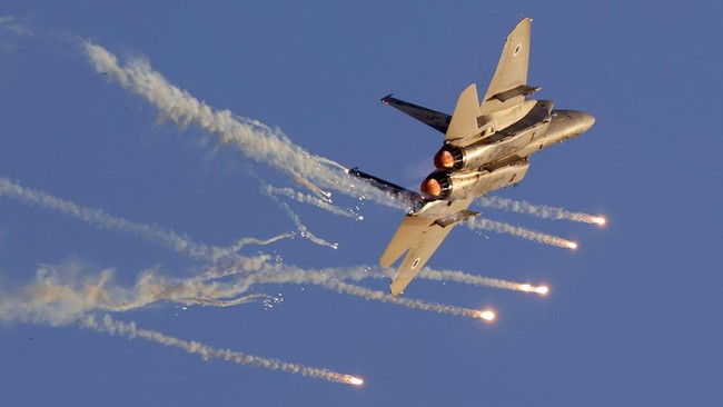Sedikitnya ada tiga misi yang pernah dijalani F-15 dalam sejumlah peperangan di dunia.