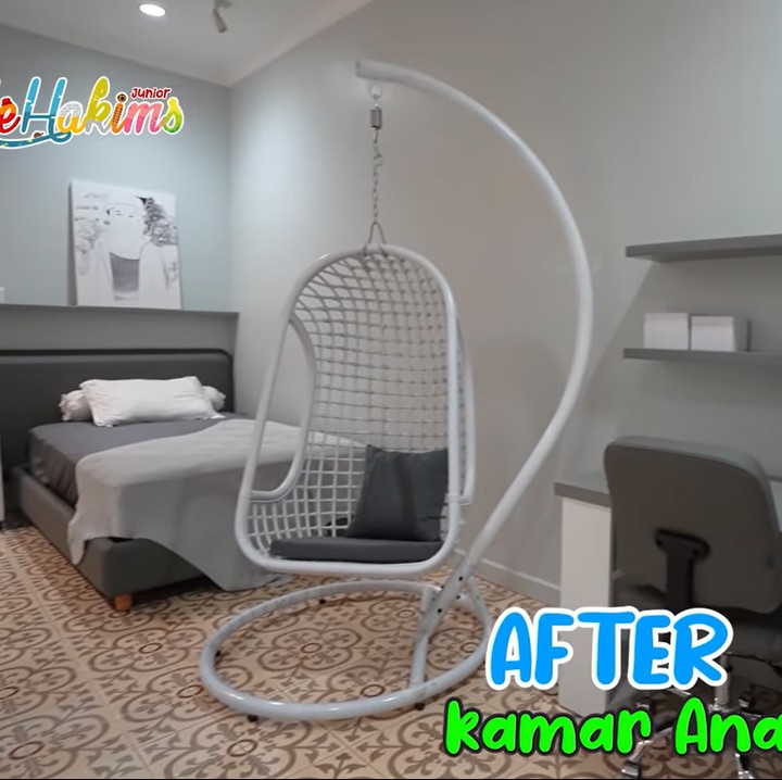 <p>Sedangkan berikut, potret kamar Ana. (YouTube: deHakims Junior)<br /><br /><br /></p>