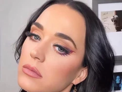 Alat Tes Swab Jadi Anting, Gaya Katy Perry Curi Perhatian