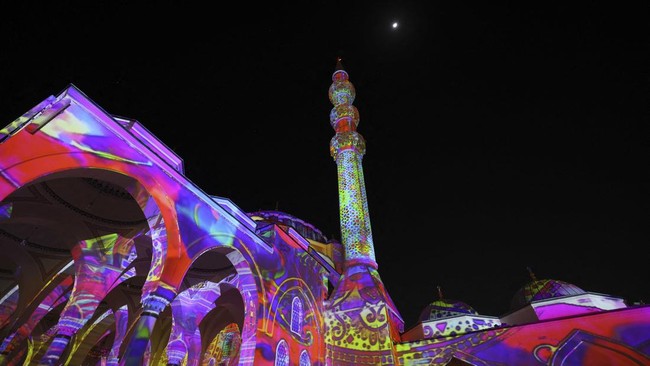 FOTO: Kelap-kelip Festival Cahaya Sharjah