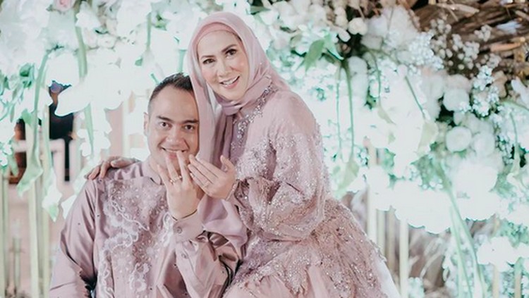 Lamaran Venna Melinda dan Ferry Irawan Lamaran Venna Melinda dan Ferry Irawan