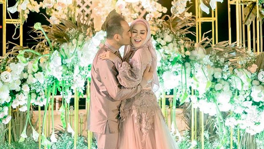 Lamaran Venna Melinda dan Ferry Irawan Lamaran Venna Melinda dan Ferry Irawan