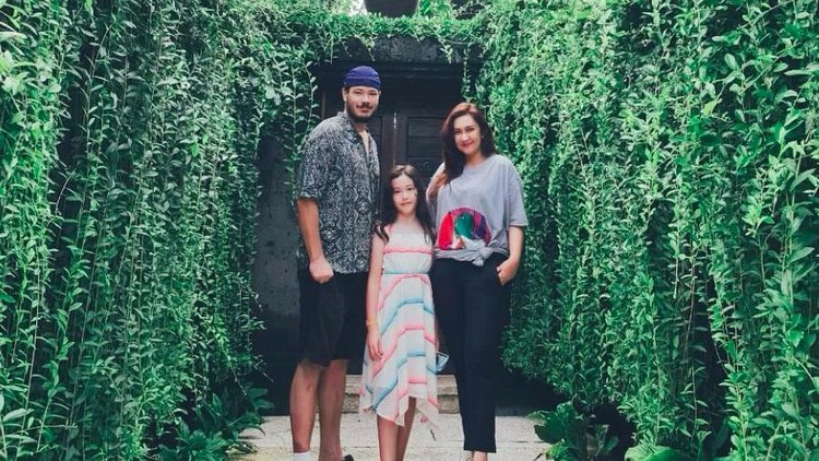 Mikhaela Lee, anak Nafa Urbach dan Zack Lee