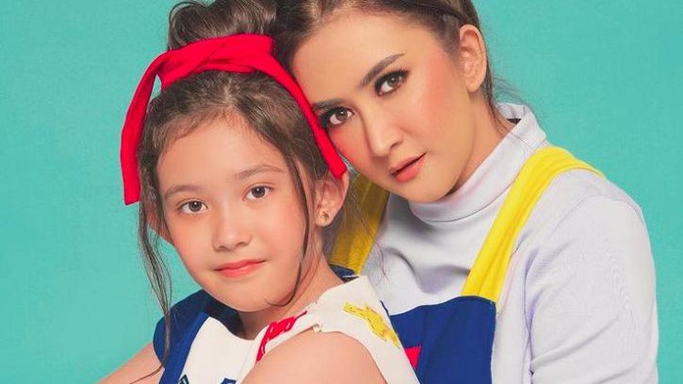Mikhaela Lee, anak Nafa Urbach dan Zack Lee