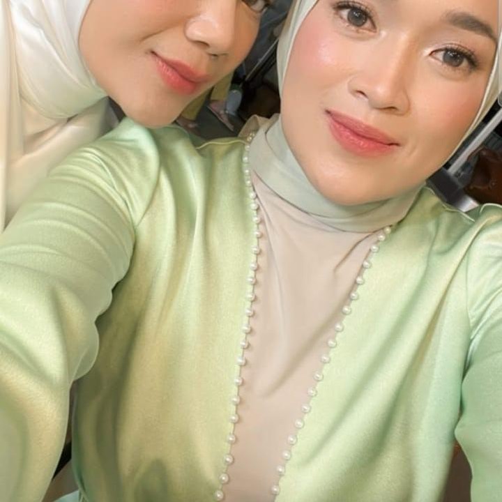 <p>Belum lama ini, Mommy ASF dan Ririe Fairus dipertemukan nih, Bunda. (Foto: Instagram)<br /><br /><br /></p>