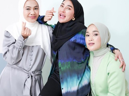 7 Potret Mommy ASF bersama Ririe Fairus, Sama-sama Cantik dan Glowing!