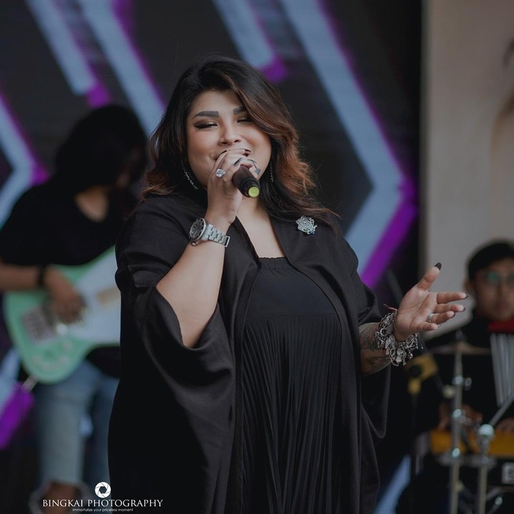 <p>Nania Yusuf merupakan penyanyi jebolan<em> Indonesian Idol</em> musim pertama. Ia menuai pujian lewat suara merdunya pada 2004 silam.  (Foto: Instagram @nania.yusuf / Ringkai Photography)</p>
