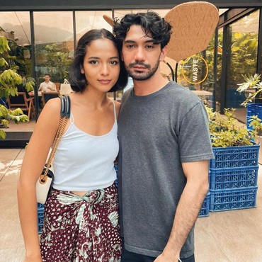 Putri Marino Foto Bareng Reza Rahadian, Netizen: Mau Lihat Mas Aris Kena Azab