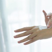 BeauPicks: 4 Rekomendasi Body Lotion untuk Kulit Kering dan Bersisik, Harganya Mulai Rp20 Ribuan!