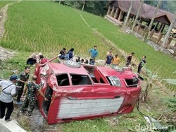 Elf Angkut Pelajar Masuk Jurang di Mekarbuana, 1 Orang Tewas