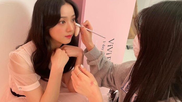 Penting! Ini 3 Manfaat Menggunakan Skincare Sebelum Makeup Penting! Ini 3 Manfaat Menggunakan Skincare Sebelum Makeup