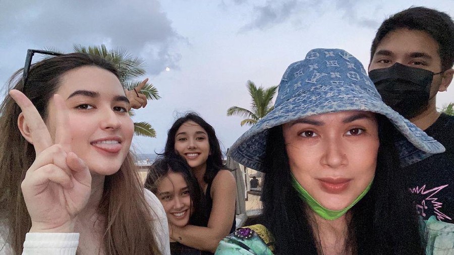 Titi DJ dan anak-anak