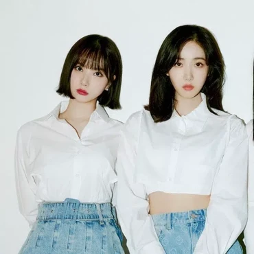 Lirik Lagu LOVEADE - VIVIZ