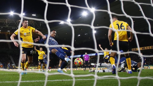 Arsenal berhasil menggusur posisi Manchester United dari lima besar Liga Inggris. Berikut klasemen lengkap Liga Inggris.