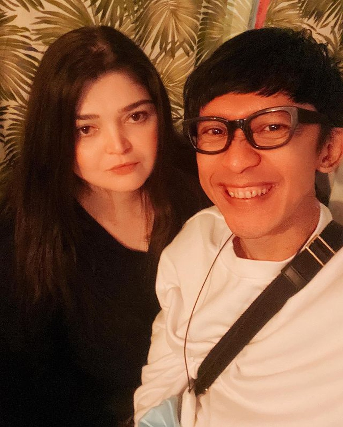 Unggahan Aming berfoto mesra dengan seorang perempuan cantik asal Turki saat liburan jadi sorotan&period; Yuk&comma; intip potretnya&excl;