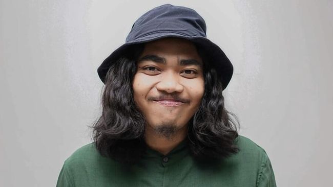 Isa Elfasya meminta maaf karena telah melakukan kekerasan kepada mantan vokalis Amigdala Aya Canina. 