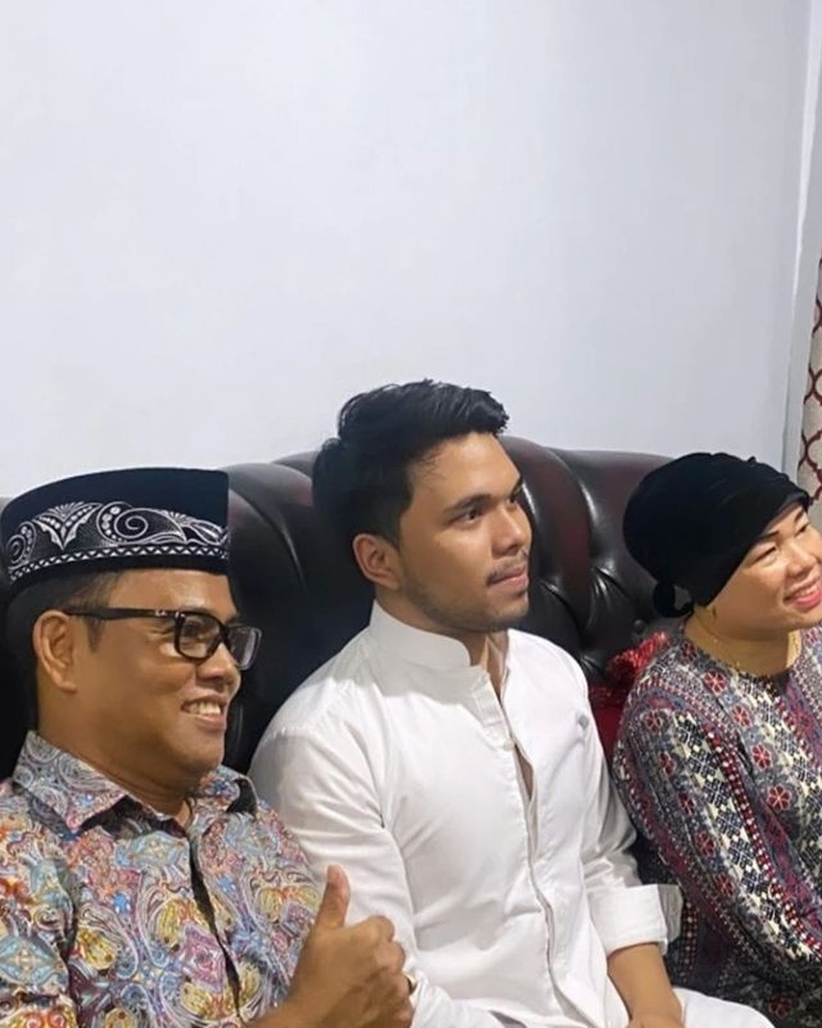 Thariq Halilintar bertemu dengan orang tua Fuji untuk pertama kalinya di rumah H Faisal&period; Yuk intip momen pertemuan mereka&excl;