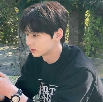 img-title 7 Idol K-Pop yang Jadi Teman Kencan Impian Para Netizen di Hari Valentine