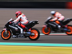 Debu Menyerbu, Pol Gaspol di Hari Pertama Tes MotoGP Mandalika