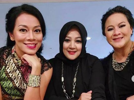 7 Potret Terbaru Personel Rida Sita Dewi yang Populer di Tahun 90-an