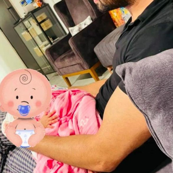 <p>Setelahnya, Shaheer Sheikh dan Ruchikaa Kapoor juga mengunggah beberapa momen dengan Anaya. Meski beberapa kali mengunggah, mereka tetap menjaga privasi Anaya dengan selalu menempelkan stiker pada wajah anaknya. (Foto: Instagram @ruchikaakapoor)</p>