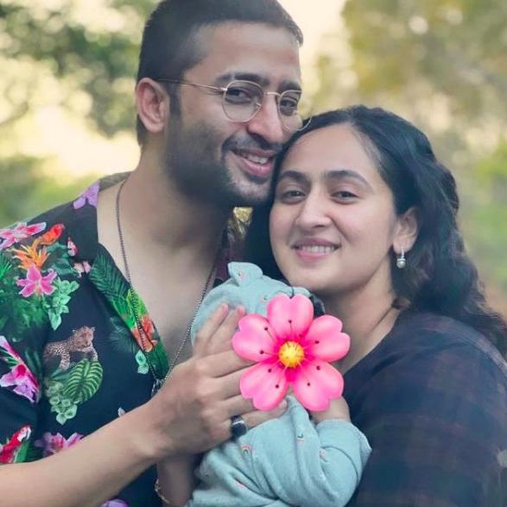 <p>Shaheer dan Ruchikaa mengunggah momen kebahagiaan pertama mereka dengan Anaya ketika perayaan Diwali, Bunda. Mereka mengunggah foto Si Kecil yang turut merayakan Diwali pertamanya. (Foto: Instagram @ruchikaakapoor)</p>
