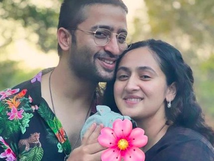5 Potret Shaheer Sheikh bersama Istri dan Anak, Nikmati Peran Sebagai Ayah Baru
