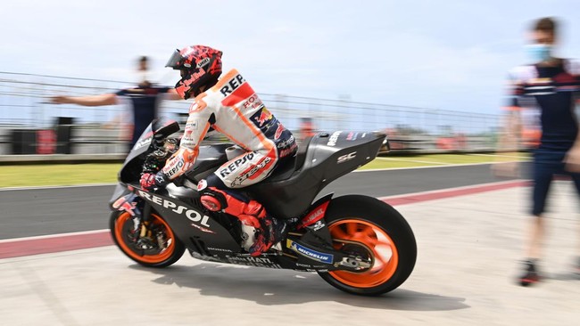 Marc Marquez menampilkan foto dirinya mengendarai motor jelang MotoGP Amerika 2022 yang akan berlangsung akhir pekan ini.