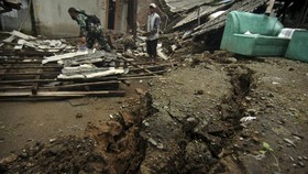 FOTO: Bencana Tanah Bergerak di Tegal, Puluhan Rumah Rusak