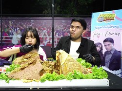 Serunya Thoriq Halilintar dan Fuji Makan Bakso Jumbo Segede Gunung Fuji!