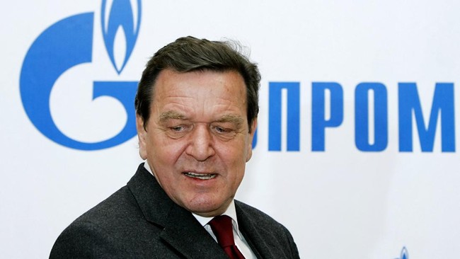 Lobi yang dilakukan mantan kanselir Jerman, Gerhard Schroeder dengan Presiden Rusia Vladimir Putih ditanggapi negatif di negaranya.