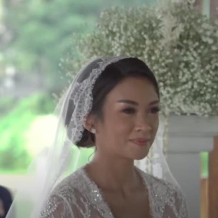 <p>Suasana khidmat terlihat saat proses ijab kabul berlangsung. Wajah Melanie dan Aldico sempat terlihat tegang sebelum akhirnya bisa tersenyum kembali usai ijab kabul. (Foto: YouTube Fit with MeL - by Melanie Putria)</p>