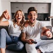 Cara Unik Menikmati Malam Minggu Bareng 4 Zodiak yang Punya Bahasa Cinta Quality Time!
