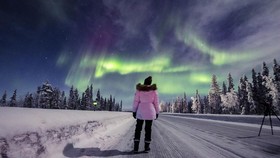 FOTO: Kilau Aurora Menerangi Langit Swedia