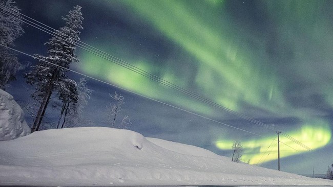 FOTO: Kilau Aurora Menerangi Langit Swedia
