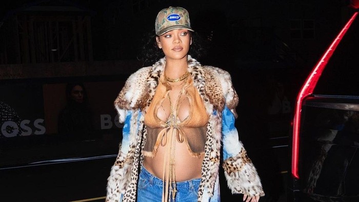 Makin Stylish dan Glowing, Ini Gaya Nyentrik Lain Rihanna Selama Hamil